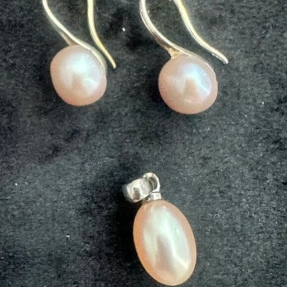 Pink Cultured Freshwater Pearl Set - Picture 2 of 2